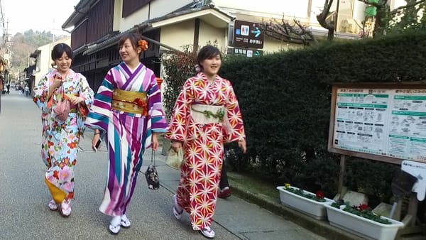 Im Yukata durch Kanazawa.