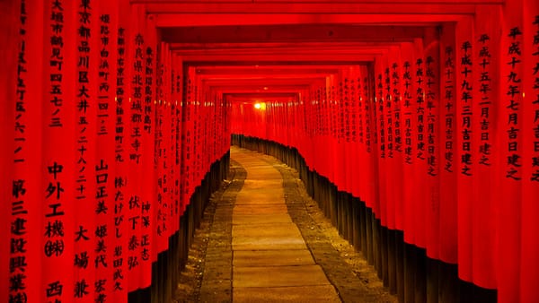 Ein ewiger Spitzenreiter: Der Fushimi-Inari-Schrein in Kyoto.