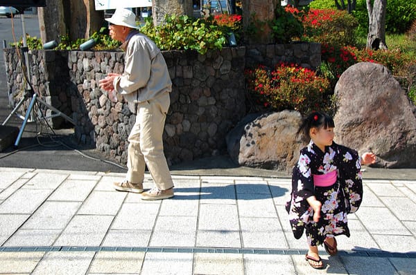 Jung und alt in Japan.