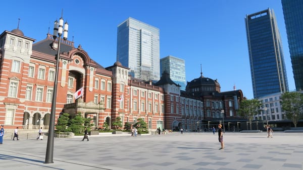 Ein Teil der neuen Plaza vor dem Bahnhof Tokio.