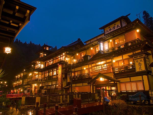 Malerisch: Der Badeort Ginzan-Onsen in der Präfektur Yamagata.