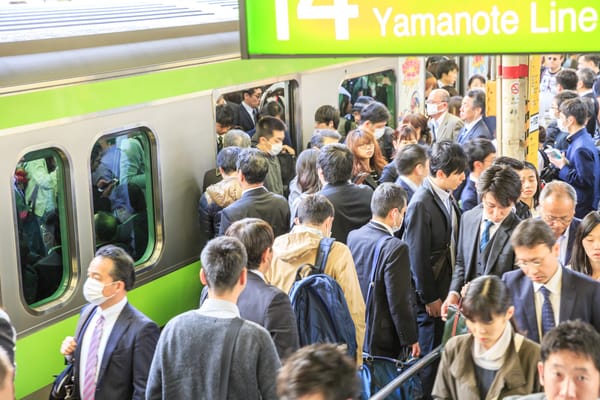 Im Bahnhof Shinjuku.