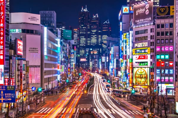 Shinjuku in Tokyo .