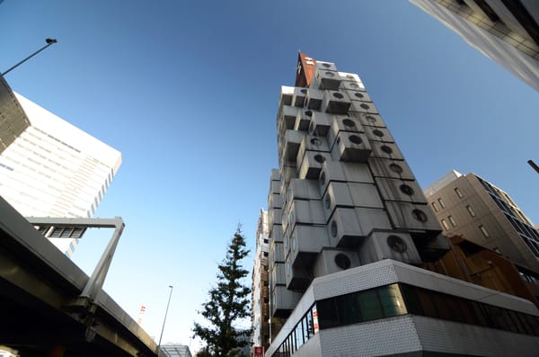 Der Nakagin Capsule Tower in Ginza.