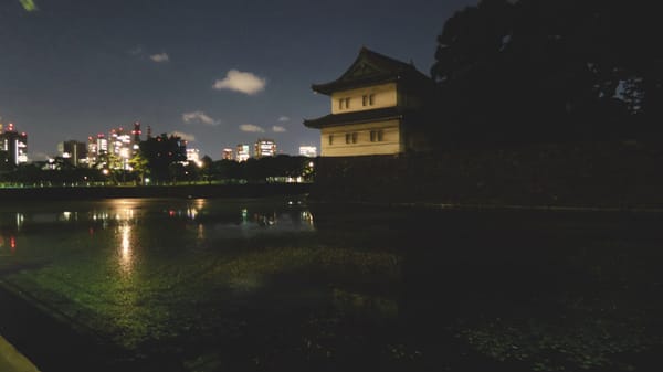 Nur mit einem hohen ISO-Wert lässt sich die kaiserliche Anlage in der Nacht fotografieren.