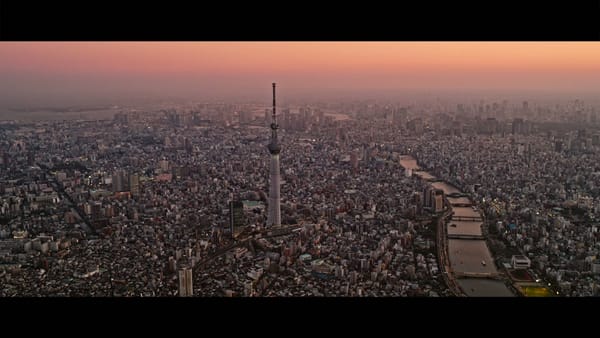 Das nächtliche Tokio aus der Vogelperspektive