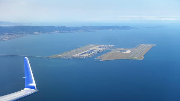 Fünf Flughafen-Inseln in Japan