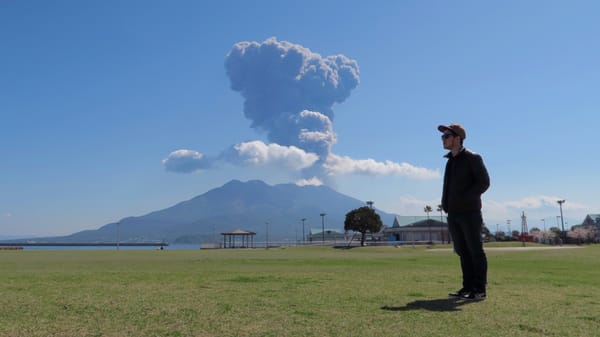 Der Sakurajima vor der Grossstadt Kagoshima gehört zu den aktivsten Vulkanen im Land.