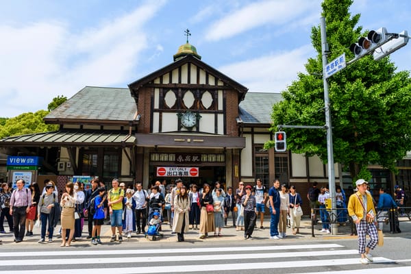 Der Bahnhof Harajuku in Tokio.