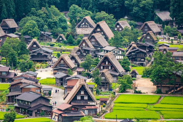 Das Dorf Shirakawago in der Präfektur Gifu.