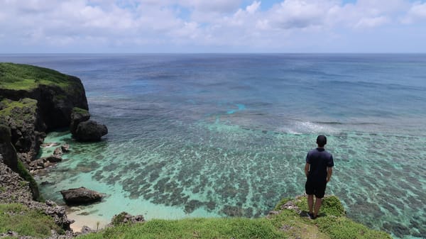 Die Insel besitzt wunderschöne Korallenriffe.