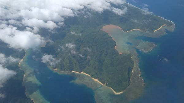 Die Vogelperspektive auf den Westzipfel von Iriomote.