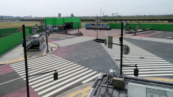 Der nachgebaute Scramble Crossing von Shibuya