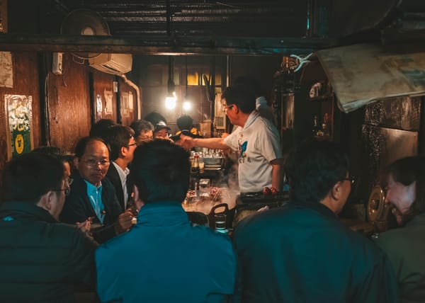 Hier fühlt sich der Salaryman wohl: In einem Mikro-Restaurant in Shinjuku.