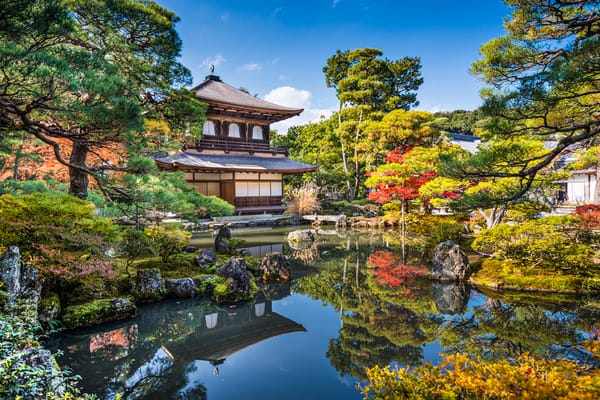 Eine beliebte Sehenswürdigkeit in Kyoto: Der Silberne-Pavillon-Tempel Ginkakuji.