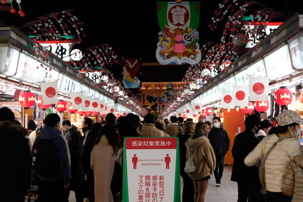 Die Nakamisedōri im Tempel Sensōji in Asakusa am 2. Januar 2021.