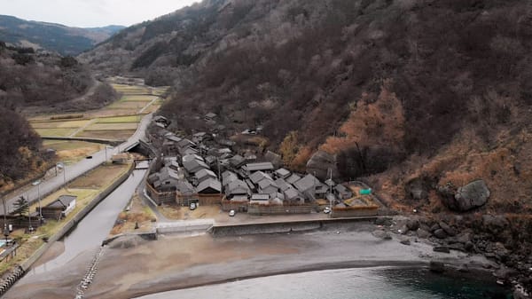 Das kleine Dorf Kamiozawa auf der Noto-Halbinsel.