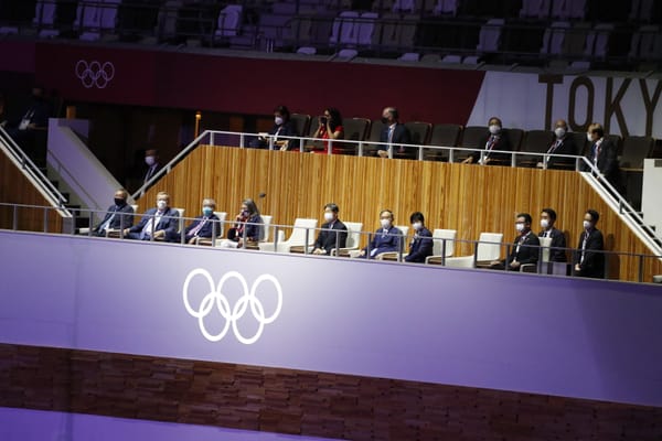 Kaiser Naruhito (Mitte) während der Eröffnungszeremonie von &quot;Tokyo 2020&quot; am 23. Juli 2021.