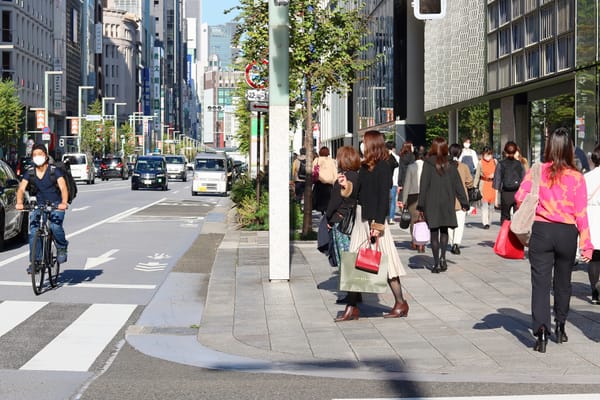 In Japan bleibt die Maske gewissenhaft auf: Ginza am 4. November 2021.