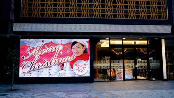 Selbst Pachinko-Spielhallen machen sich Weihnachten zunutze.