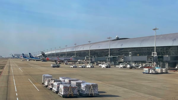 Ankunft im internationalen Flughafen Kansai in Osaka.