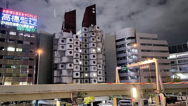 Der Nakagin Capsule Tower im Dezember 2021.