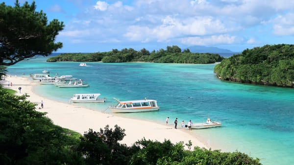 Die Bucht von Kabira auf der Insel Ishigaki.