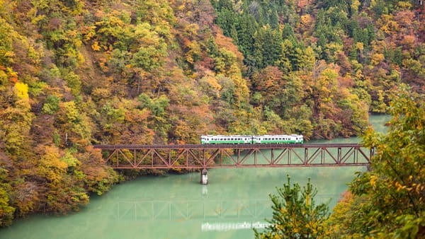 Pittoresk: Unterwegs auf der JR-Tadami-Line.