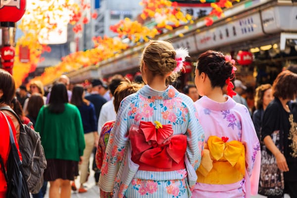 Touristinnen in Tokio.