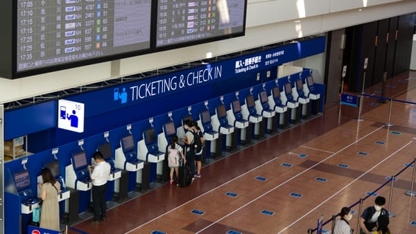 Check-in-Automaten im Flughafen Haneda.