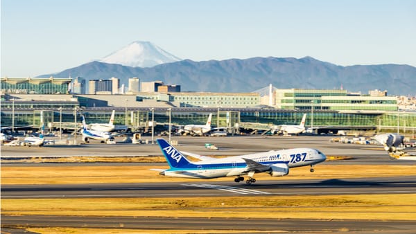 Ziel Europa? Ein Dreamliner von ANA hebt.