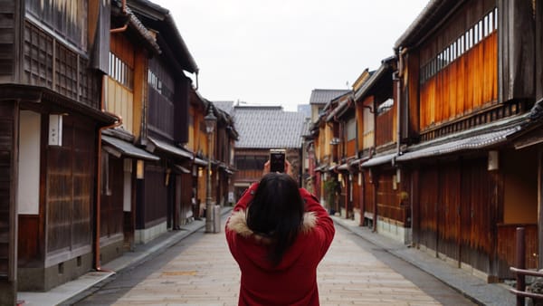 Das Teehausviertel Higashi-Chayagai in Kanazawa.