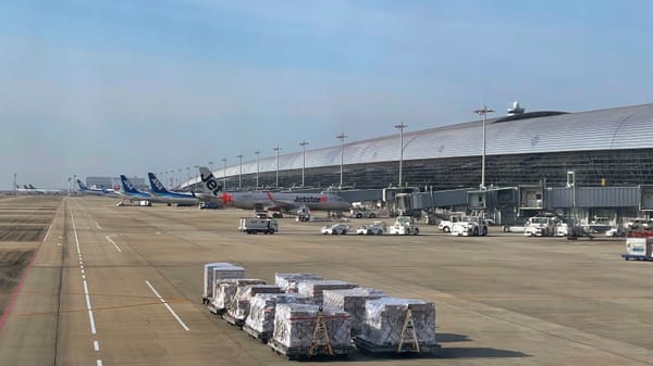 Ankunft im Flughafen Kansai.