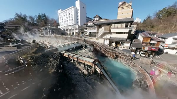 Eindrücklich: Das Yubatake aus der Vogelperspektive.