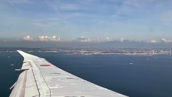 Landung in Tokio mit dem Fuji im Hintergrund.