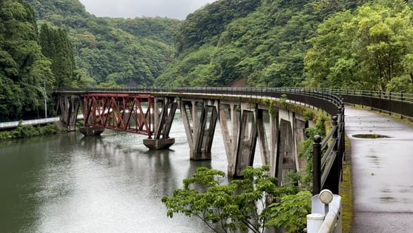 Seit 2020 ist die ehemalige Eisenbahnbrücke Daisangokasegawa als wichtiges Kulturgut eingetragen.