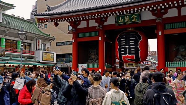 Touristen-Hotspot: Der Tempel Sensō-ji in Asakusa, Tokio.