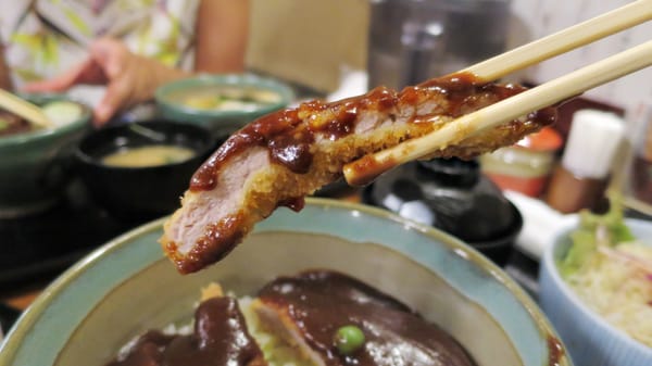 Demi-Katsudon im Katsudon Nomura in Okayama.