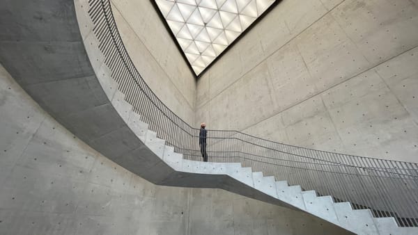 Die Treppe ist ein Kunstwerk für sich.