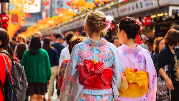 Ausländische Touristen in Tokio.