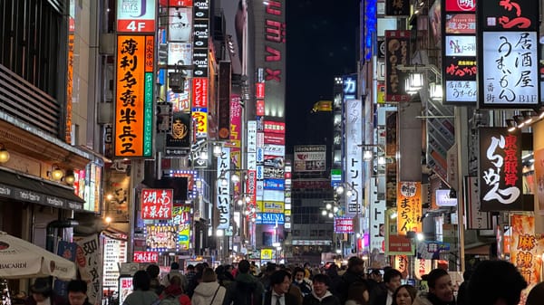 Futurismus und Nostalgie: ein Tag in Shinjuku