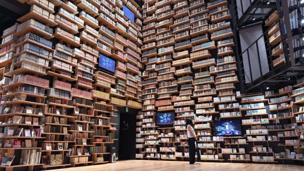 Die Bücherkathedrale bei Tokio